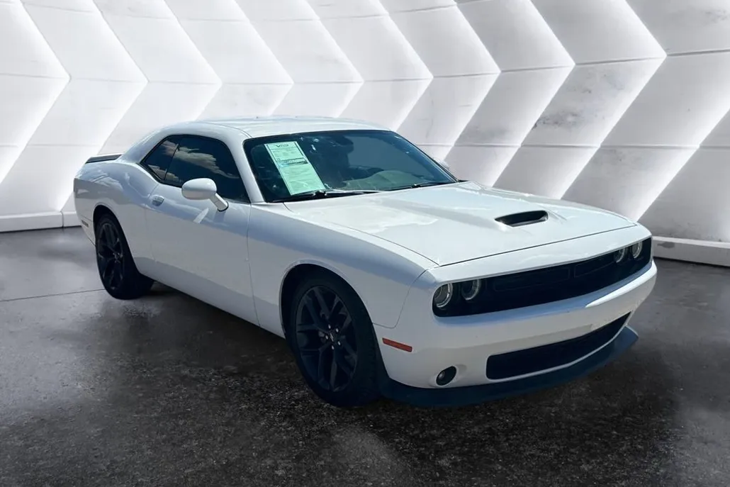 2022 Dodge Challenger GT photo 1