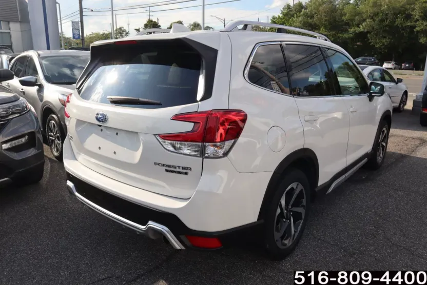 2023 Subaru Forester Touring photo 1