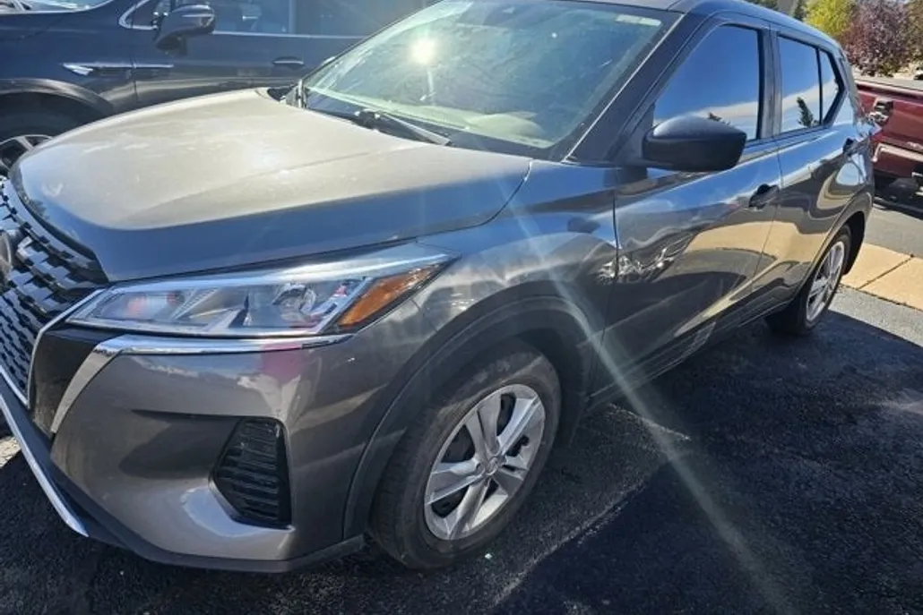 2021 Nissan Kicks S photo 1