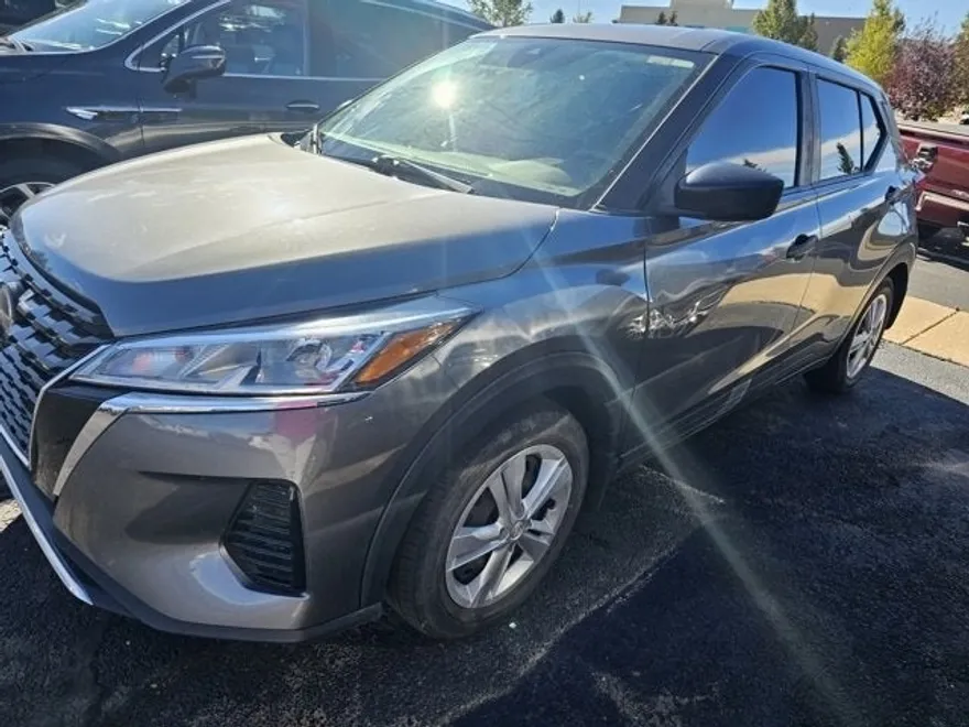 2021 Nissan Kicks S photo 1