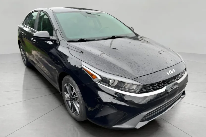 2022 Kia Forte LXS photo 1