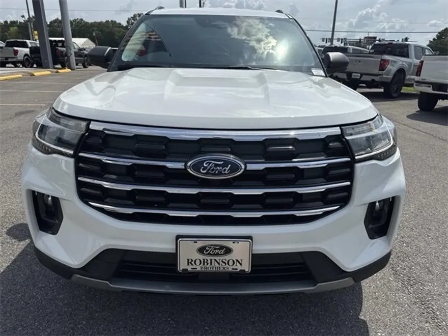 2025 Ford Explorer photo 1