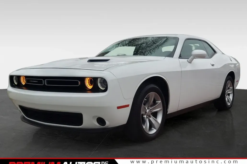 2022 Dodge Challenger SXT photo 1
