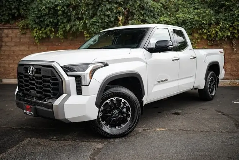 2023 Toyota Tundra Limited photo 1