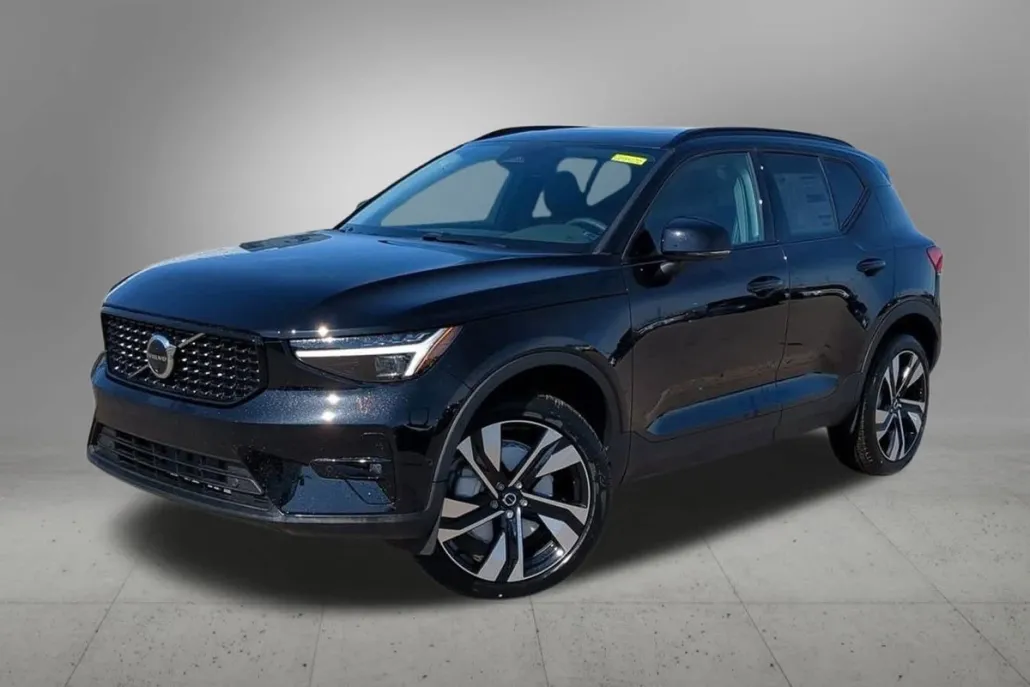2025 Volvo XC40 Plus photo 1