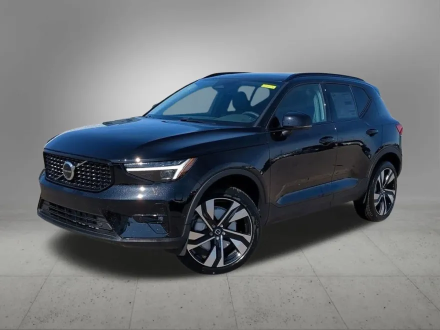 2025 Volvo XC40 Plus photo 1