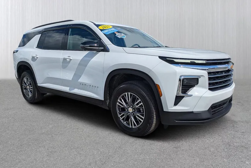 2025 Chevrolet Traverse photo 1