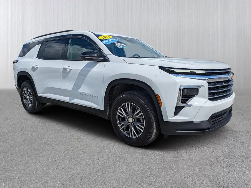 2025 Chevrolet Traverse photo 1