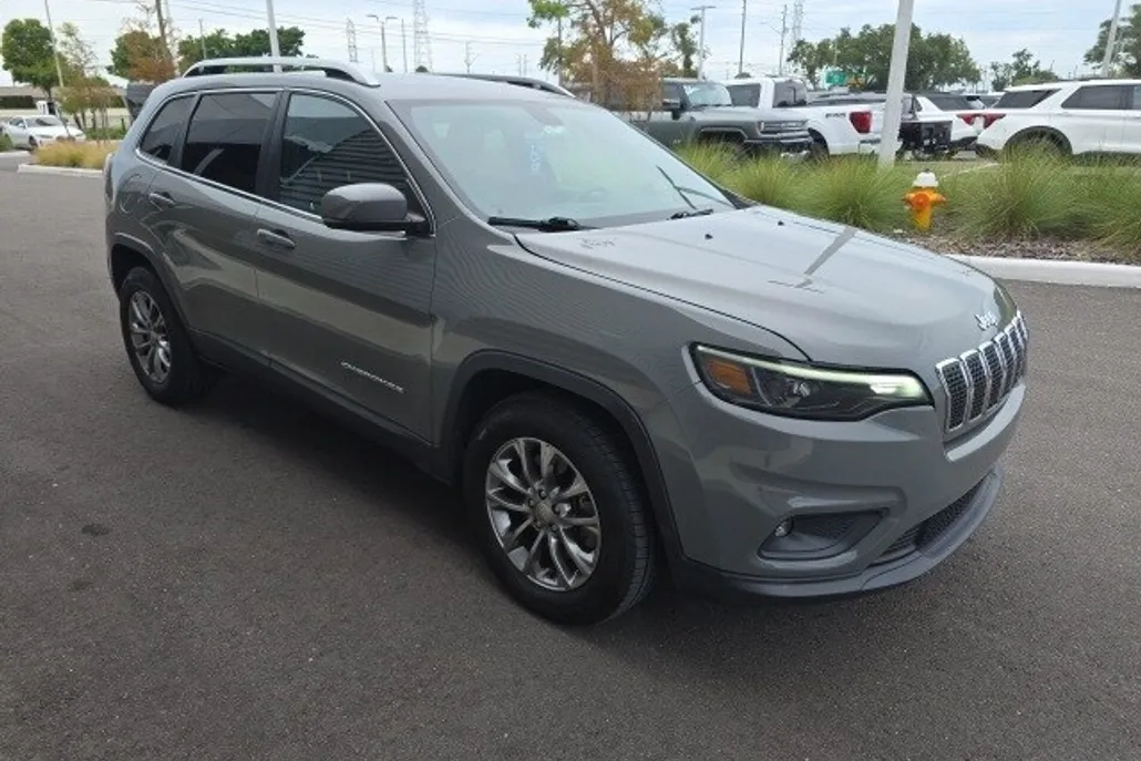2019 Jeep Cherokee Latitude photo 1
