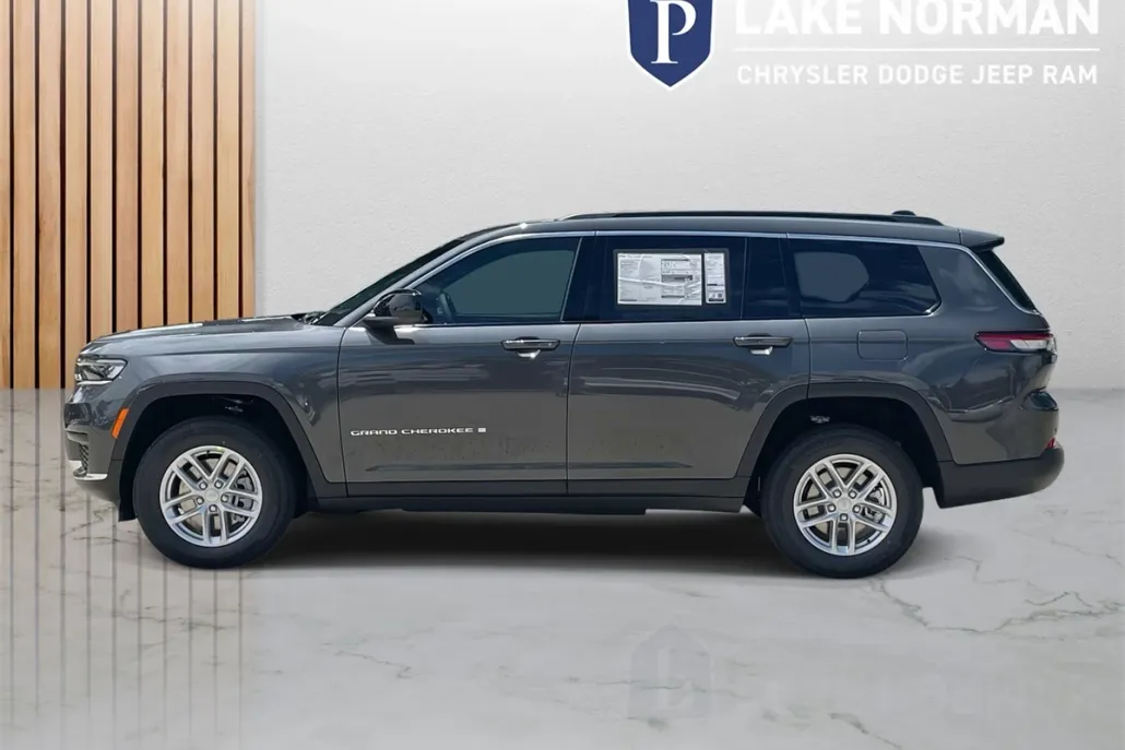 2025 Jeep Grand Cherokee Laredo photo 1