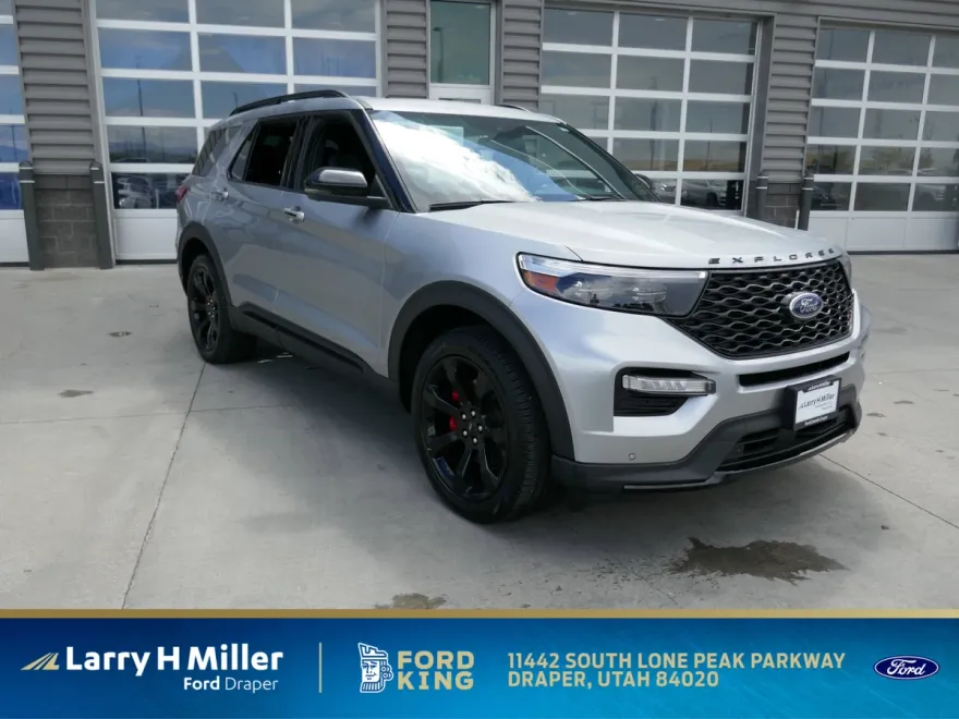 2023 Ford Explorer ST photo 1