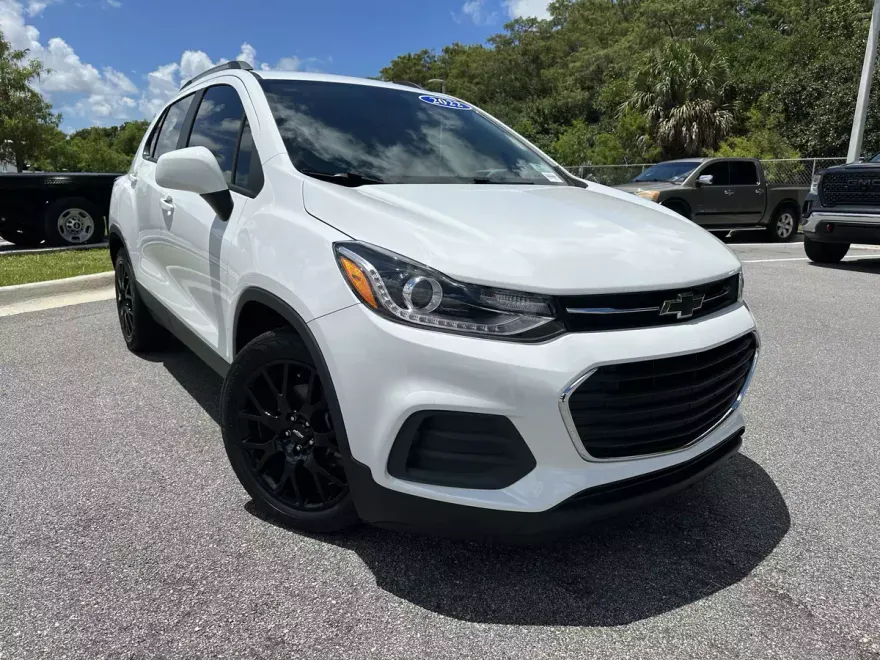 2022 Chevrolet Trax LT photo 1
