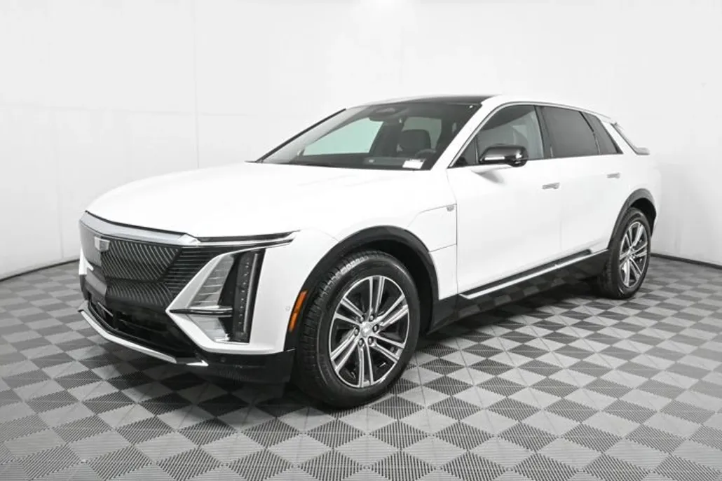 2025 Cadillac Lyriq Luxury photo 1