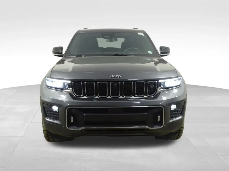 2022 Jeep Grand Cherokee Overland photo 1
