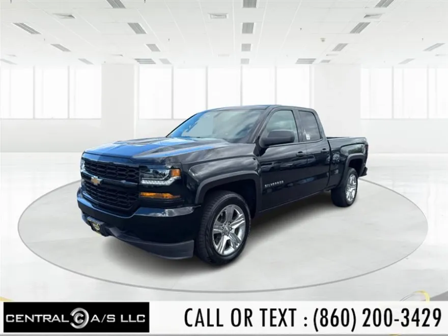 2017 Chevrolet Silverado 1500 Custom photo 1