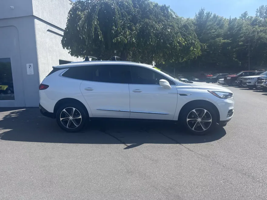 2021 Buick Enclave Essence photo 1