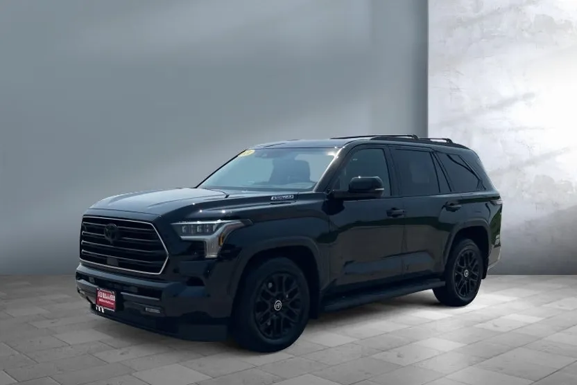 2024 Toyota Sequoia SR5 photo 1