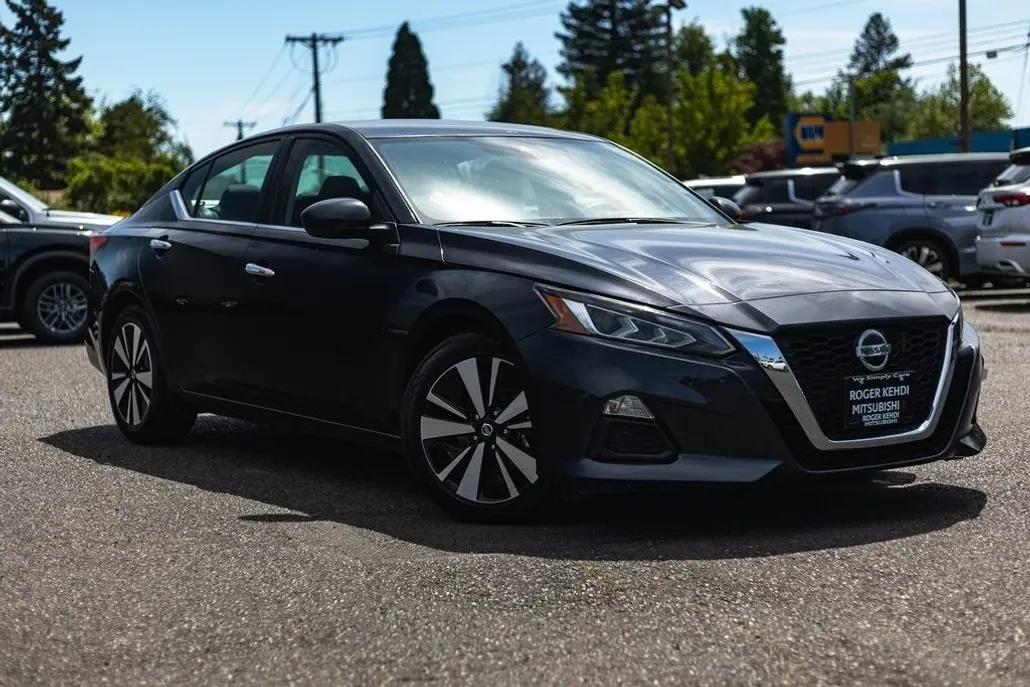 2022 Nissan Altima 2.5 SV photo 1