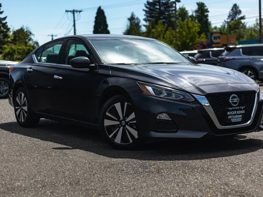 2022 Nissan Altima 2.5 SV photo 1