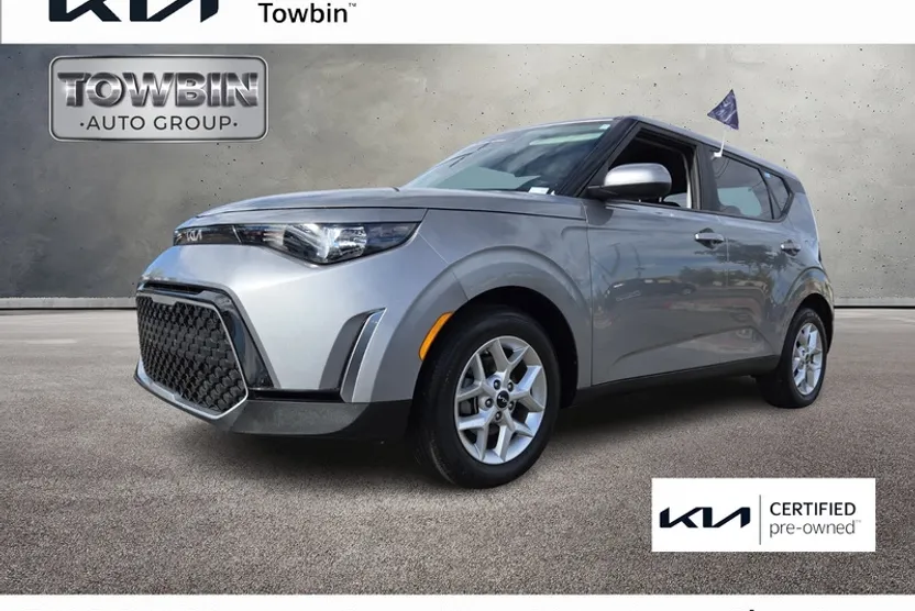 2023 Kia Soul LX photo 1