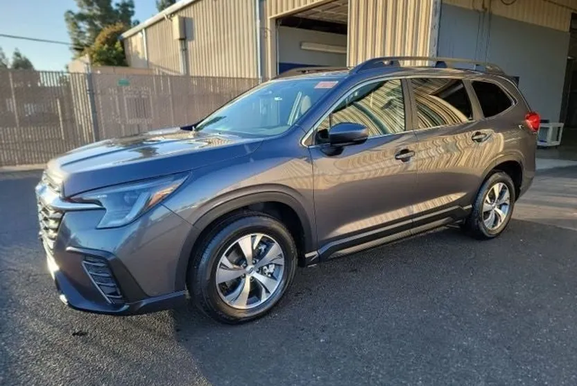 2024 Subaru Ascent Premium photo 1