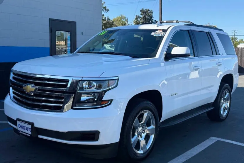 2016 Chevrolet Tahoe LT photo 1