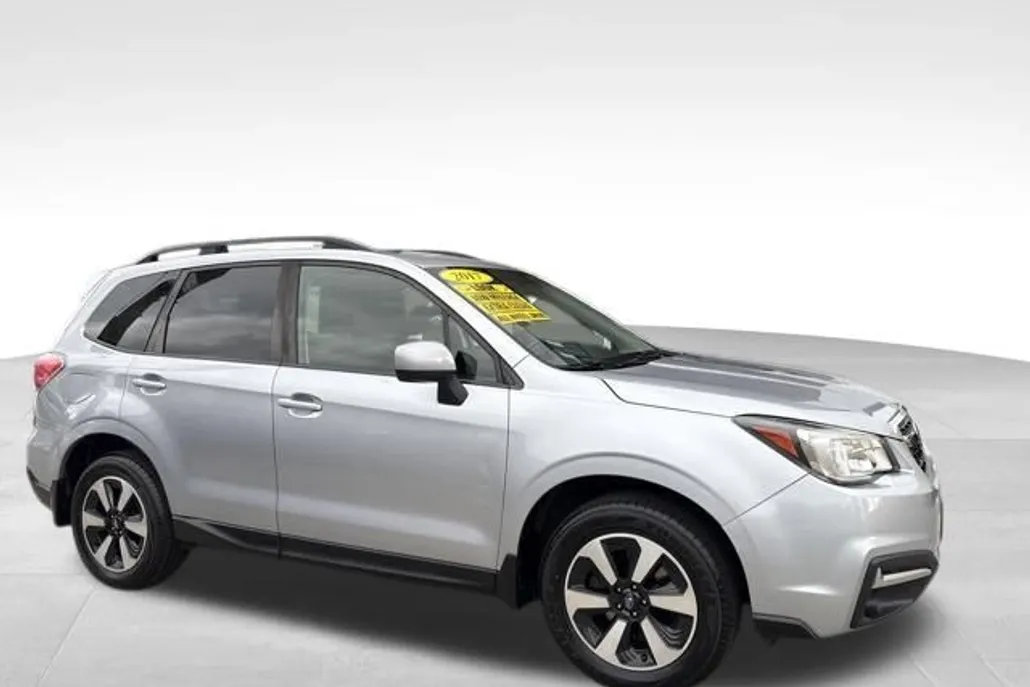 2017 Subaru Forester 2.5i Premium photo 1
