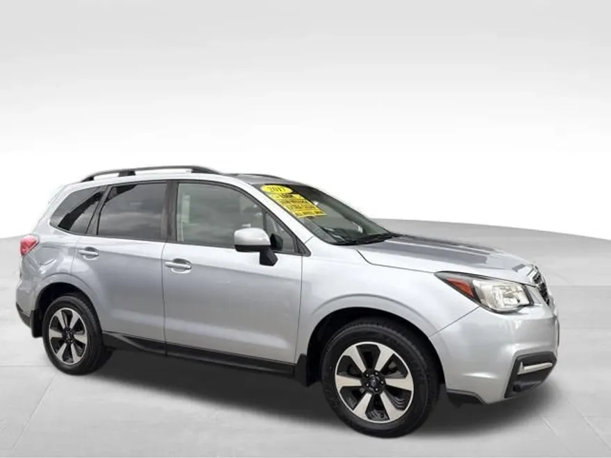 2017 Subaru Forester 2.5i Premium photo 1