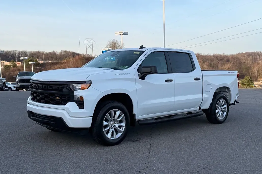 2025 Chevrolet Silverado 1500 Custom photo 1
