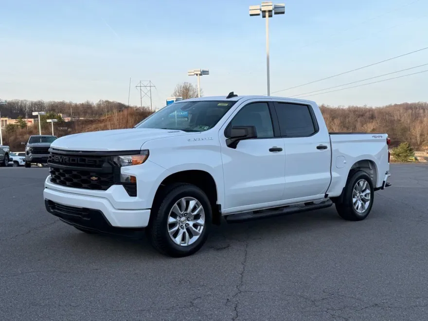 2025 Chevrolet Silverado 1500 Custom photo 1