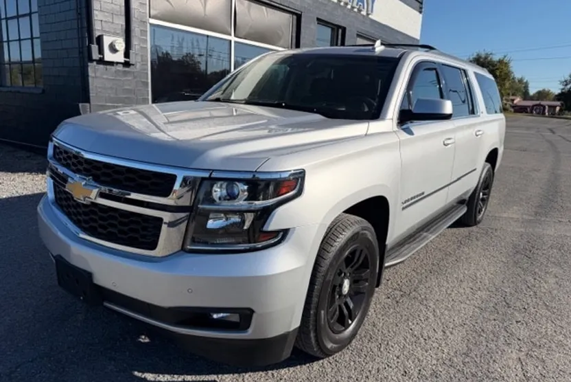 2017 Chevrolet Suburban 1500 LT photo 1