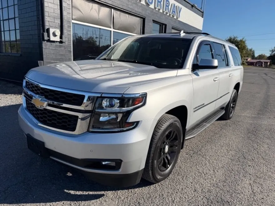 2017 Chevrolet Suburban 1500 LT photo 1