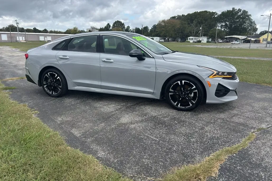2023 Kia K5 GT-Line photo 1