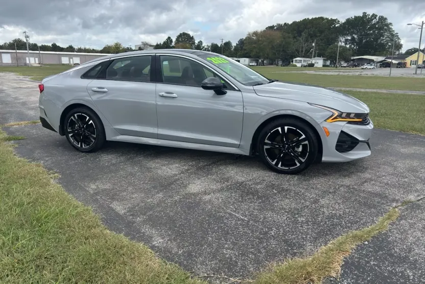 2023 Kia K5 GT-Line photo 1