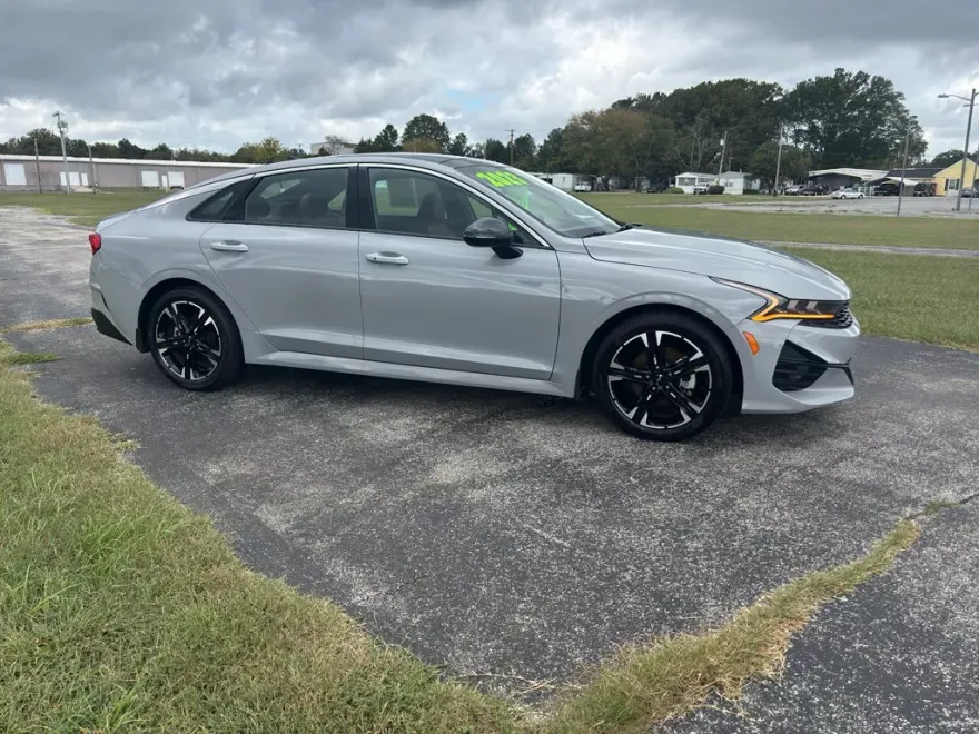 2023 Kia K5 GT-Line photo 1