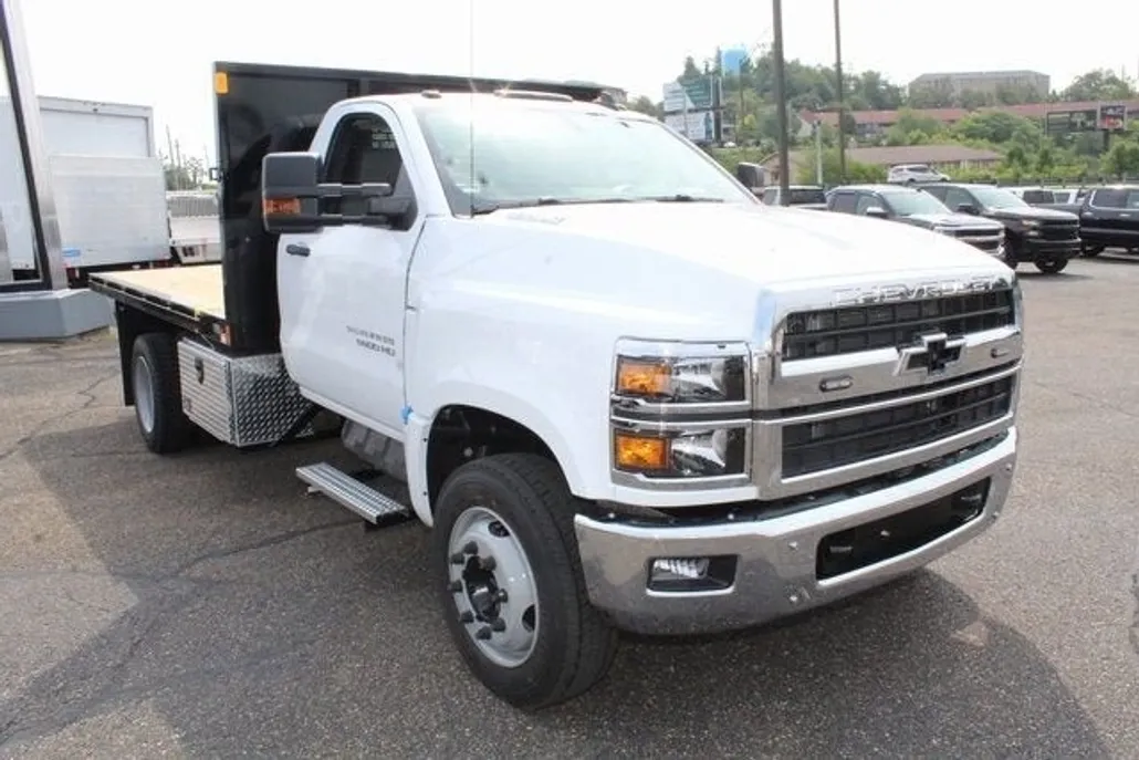 2023 Chevrolet Silverado 6500HD Work Truck photo 1