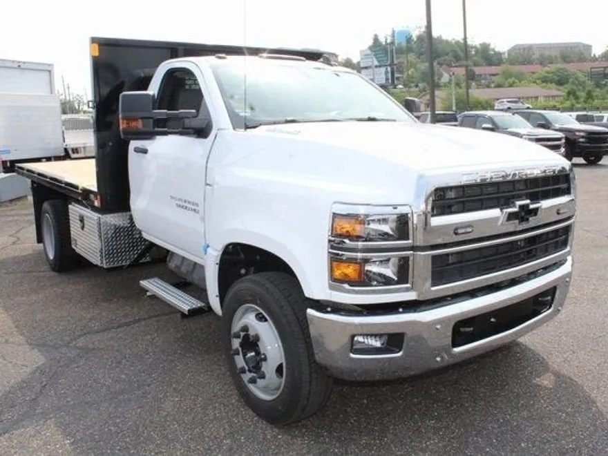 2023 Chevrolet Silverado 6500HD Work Truck photo 1