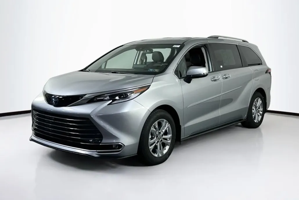 2023 Toyota Sienna Platinum photo 1