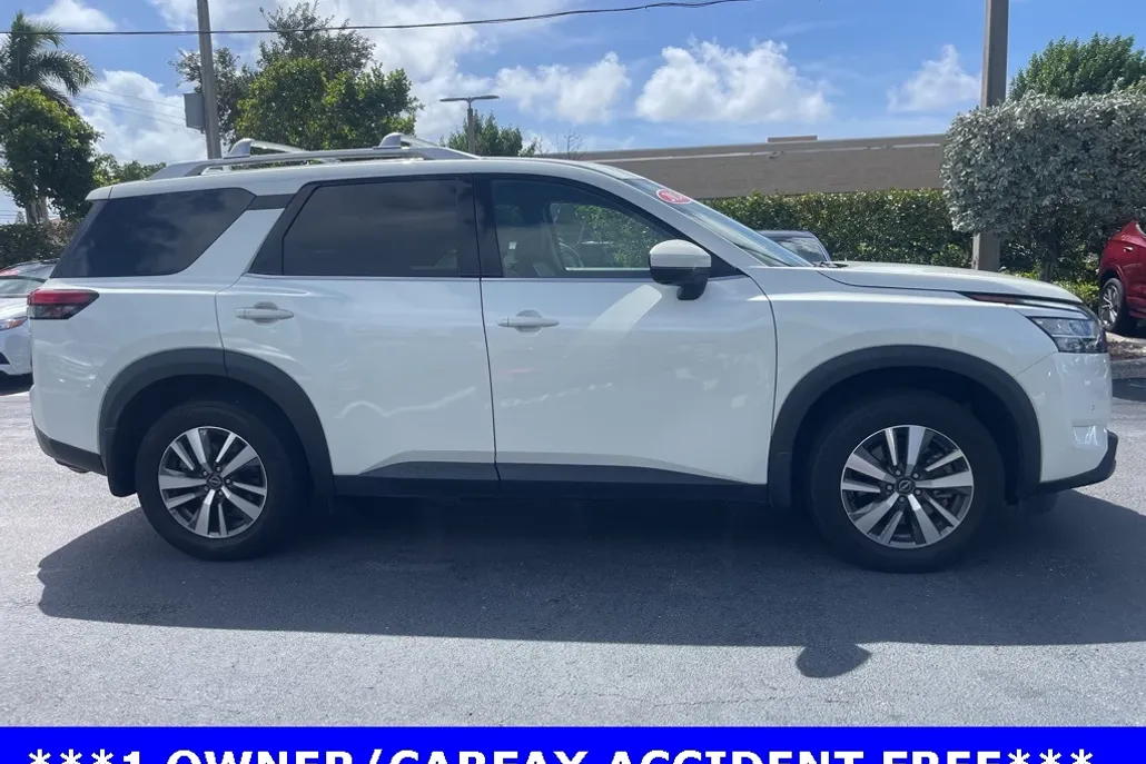 2024 Nissan Pathfinder SL photo 1