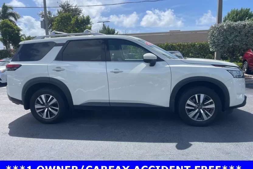 2024 Nissan Pathfinder SL photo 1