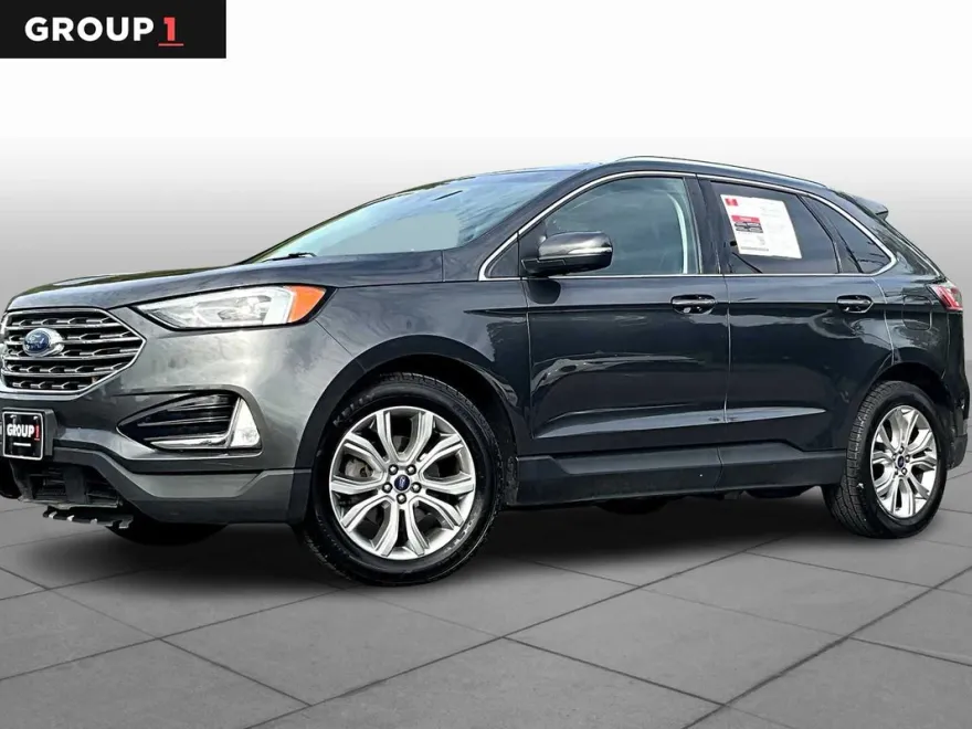2019 Ford Edge Titanium photo 1
