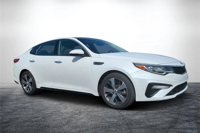 2019 Kia Optima S photo 1