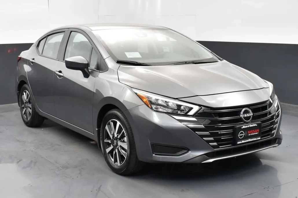 2025 Nissan Versa 1.6 SV photo 1