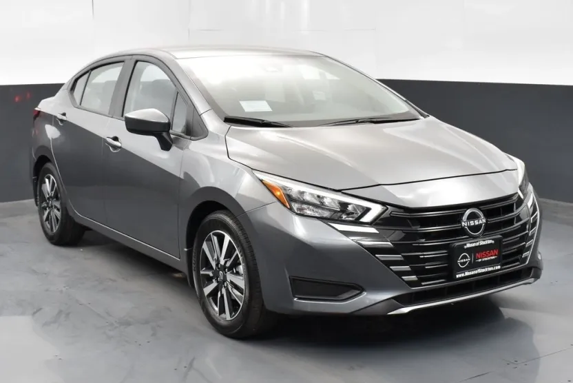 2025 Nissan Versa 1.6 SV photo 1