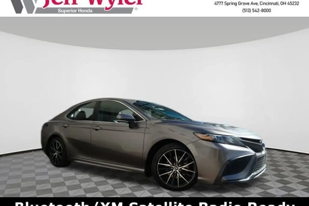 2024 Toyota Camry SE photo 1
