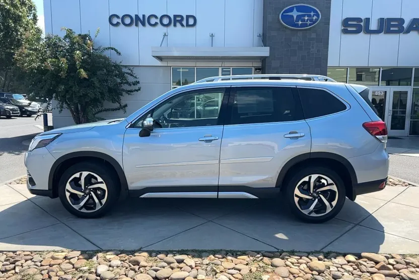 2022 Subaru Forester Touring photo 1