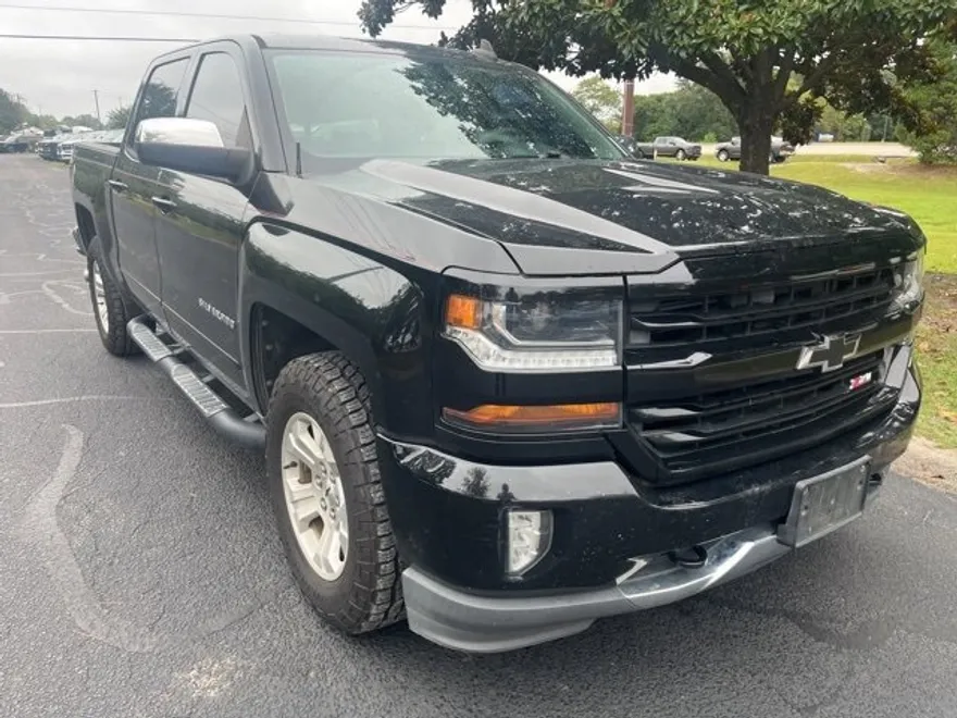 2017 Chevrolet Silverado 1500 LT photo 1