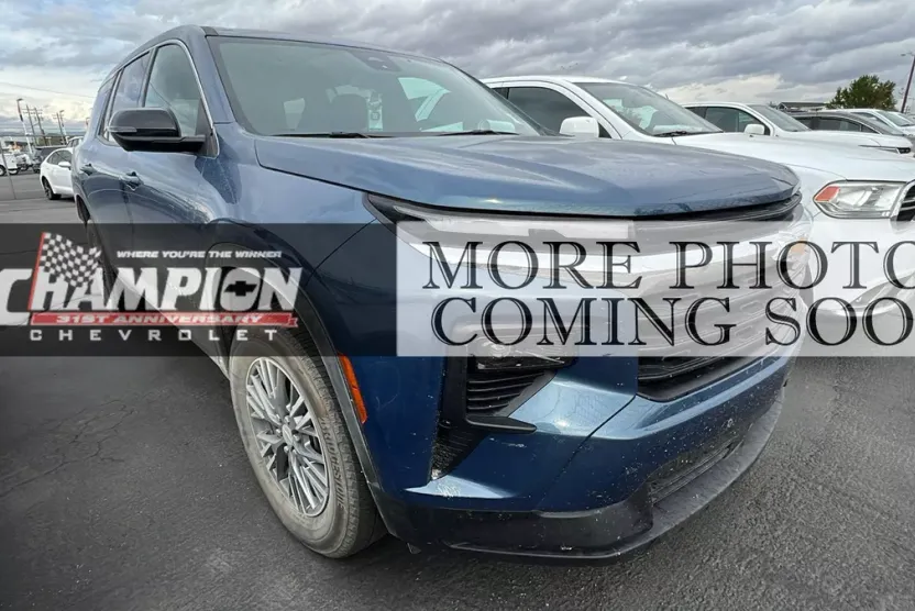 2024 Chevrolet Traverse LS photo 1