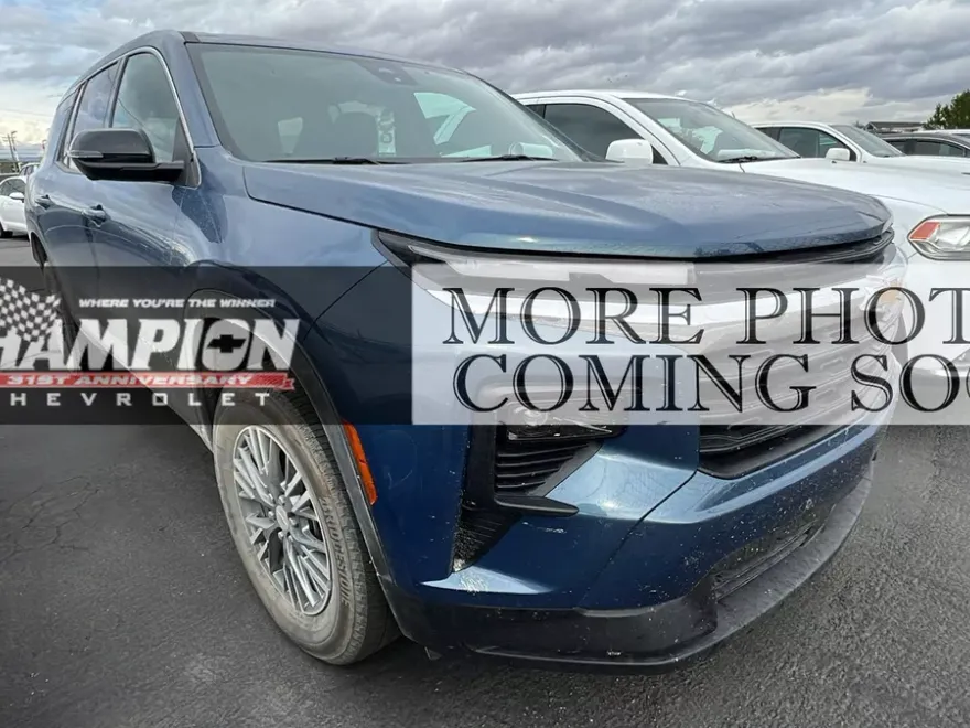 2024 Chevrolet Traverse LS photo 1