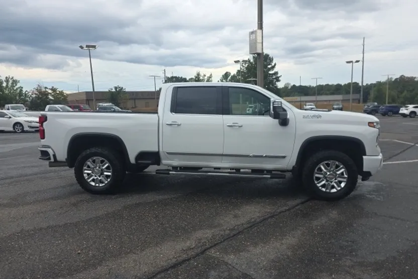 2024 Chevrolet Silverado 2500HD High Country photo 1